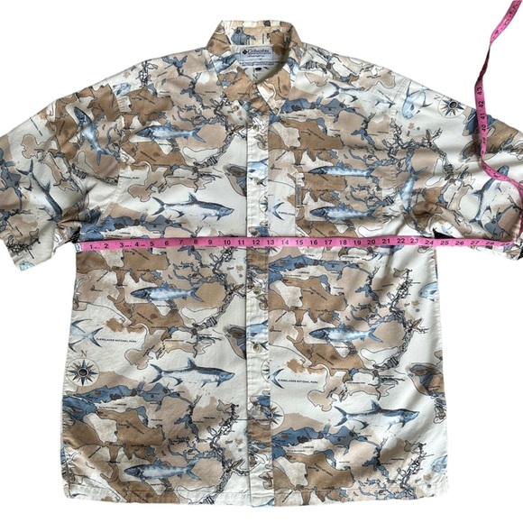 Columbia Short Sleeve Button Up Shirt with Map & Fish Print Size: XL - Picture 5 of 10